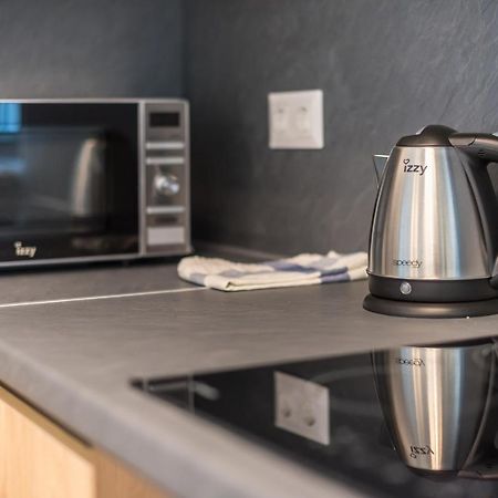 Newly Renovated Apt In The Heart Of Kerameikos アテネ エクステリア 写真