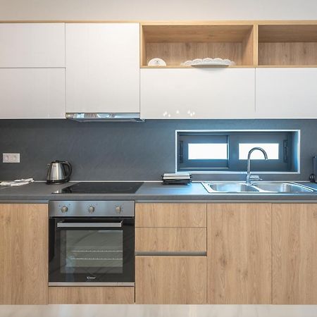 Newly Renovated Apt In The Heart Of Kerameikos アテネ エクステリア 写真