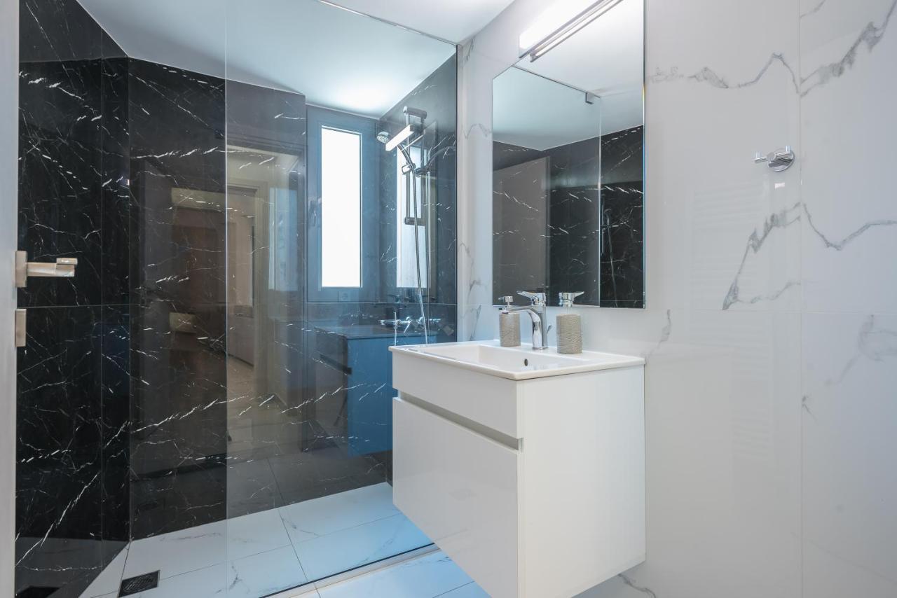 Newly Renovated Apt In The Heart Of Kerameikos アテネ エクステリア 写真
